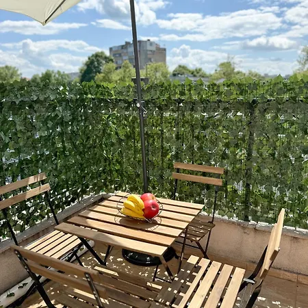 Artistic For 4 Guests In Apartmán Burgas City