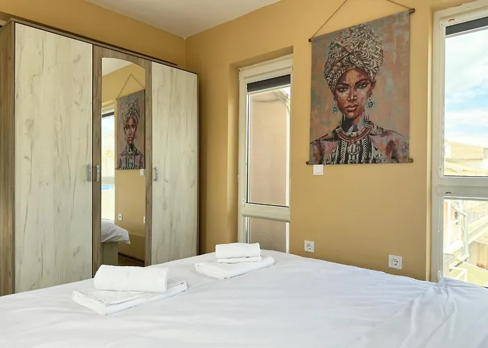 Artistic For 4 Guests In