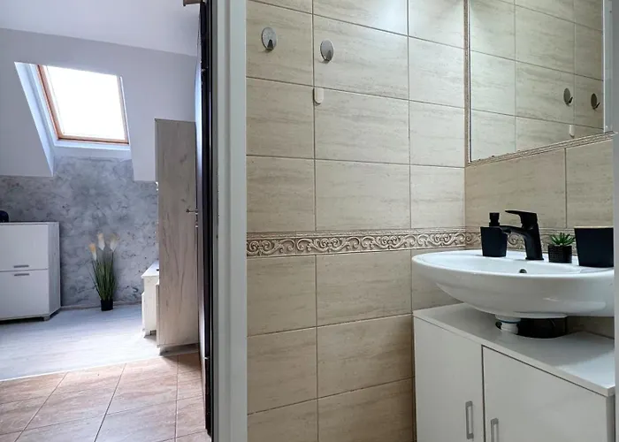 Artistic For 4 Guests In Apartment *