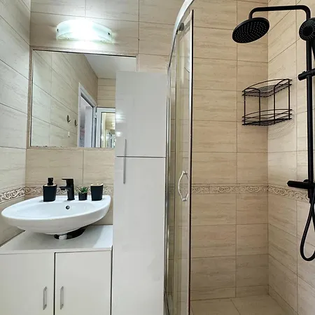 Artistic For 4 Guests In