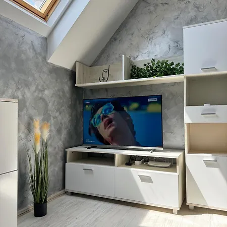 Апартаменти Artistic For 4 Guests In
